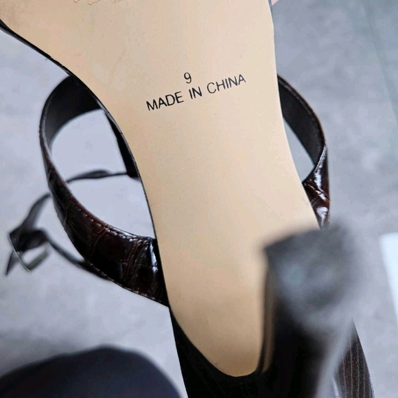 Le Chateau heels - Picture 3 of 3